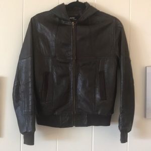 Vintage hooded bomber style leather jacket 👩‍✈️